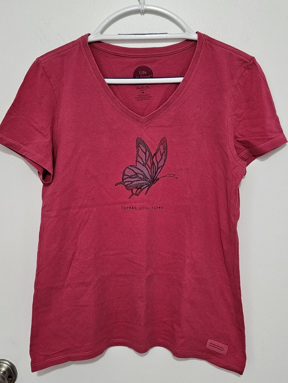 Life Is Good Women's V-Neck Tee in Berry Size Medium